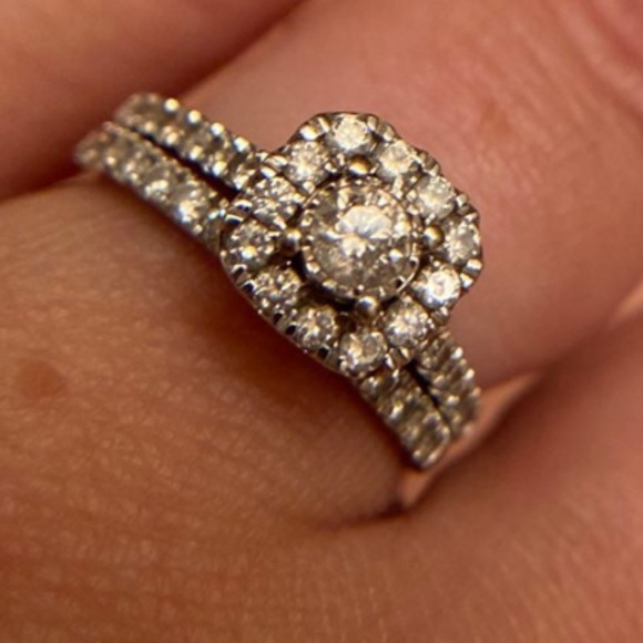 Beautiful Halo Diamond Wedding SET - Picture 3 of 13